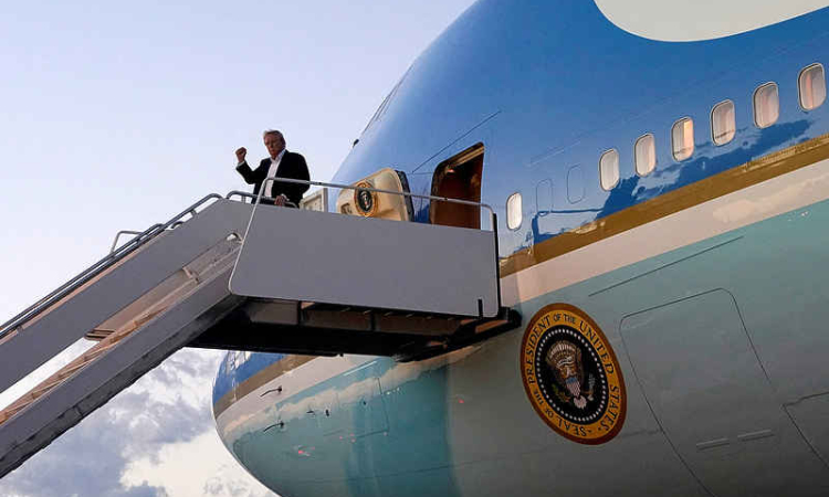Trump plans to accept  luxury 747 from Qatar